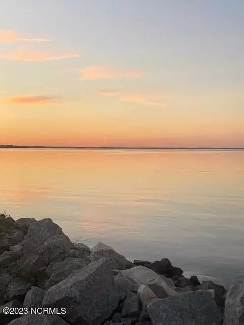 340 Old Beach House Rd, Columbia, NC 27925
