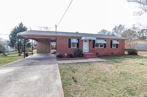 606 E Pollock St, Mount Olive, NC 28365 photo 2