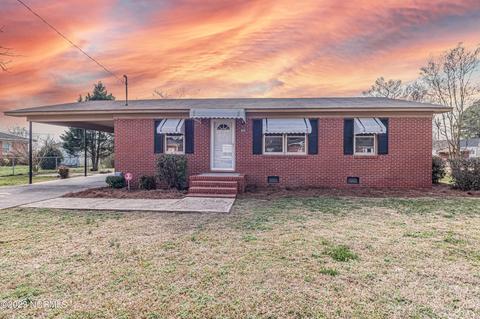 606 E Pollock St, Mount Olive, NC 28365 photo 4