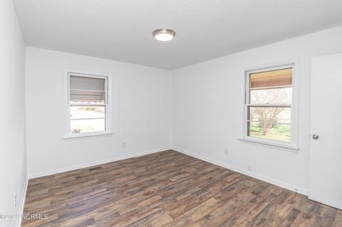 606 E Pollock St, Mount Olive, NC 28365 photo 15