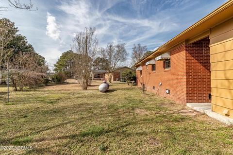 606 E Pollock St, Mount Olive, NC 28365 photo 11
