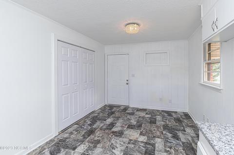 606 E Pollock St, Mount Olive, NC 28365 photo 9
