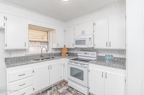 606 E Pollock St, Mount Olive, NC 28365 photo 8