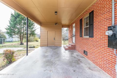 606 E Pollock St, Mount Olive, NC 28365 photo 5