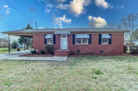 606 E Pollock St, Mount Olive, NC 28365 photo 1