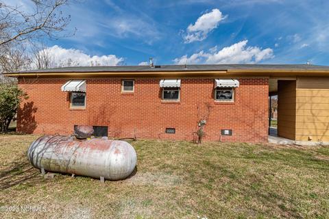606 E Pollock St, Mount Olive, NC 28365 photo 10