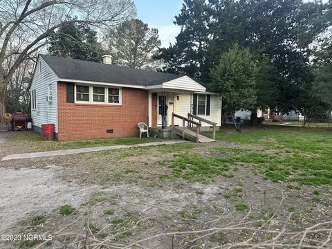 1207 Ferndale Ln, Kinston, NC 28501