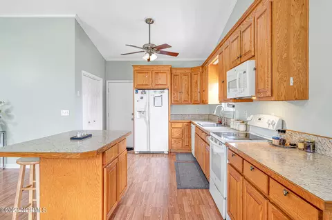 102 Avon Dr, Hubert, NC 28539 photo 8