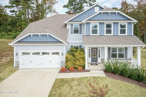 932 Eakins Ln, Richlands, NC 28574