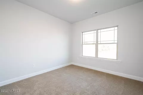 931 Eakins Ln, Richlands, NC 28574 photo 3