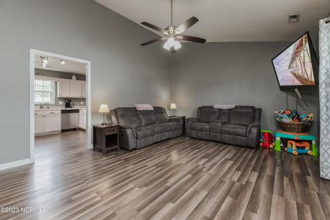 124 Daphne Dr, Hubert, NC 28539 photo 3