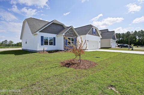 403 Silverstone Pl, Hubert, NC 28539