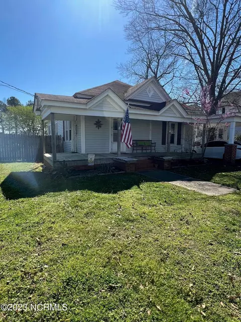 313 W Commerce St, Oak City, NC 27857