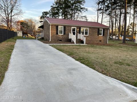 1403 W Chaloner Dr, Roanoke Rapids, NC 27870