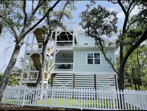 7202 E Oak Island Dr, Oak Island, NC 28465