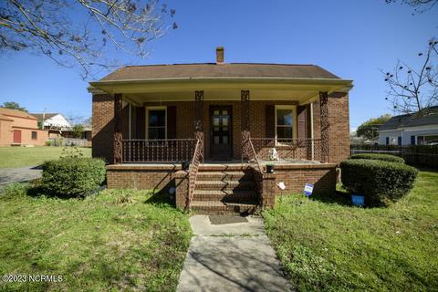 6 2nd St, Laurinburg, NC 28352