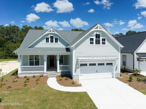 527 Moss Lake Ln, Holly Ridge, NC 28445