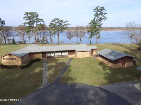 414 Madam Moores Ln, New Bern, NC 28562