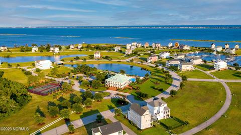 756 Cannonsgate Dr, Newport, NC 28570