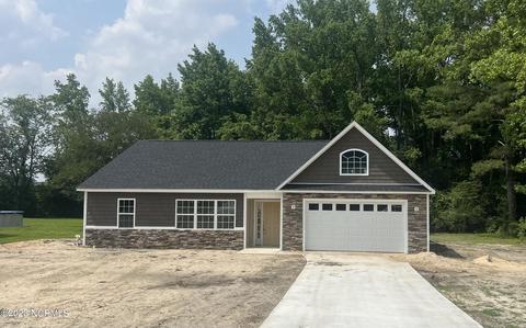 106 Country Club Dr, Mount Olive, NC 28365