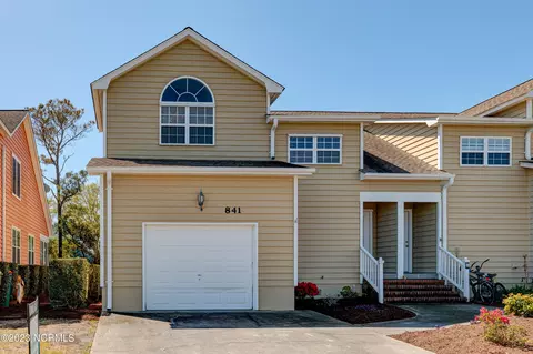 841 Sloop Pointe Ln, Kure Beach, NC 28449