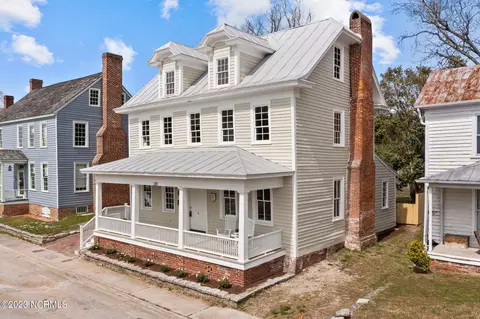 220 E Water St, Washington, NC 27889 photo 2