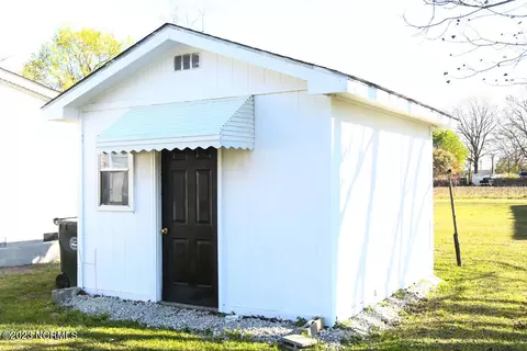 408 Nelson St, Mount Olive, NC 28365 photo 8