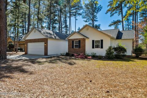 2525 Longleaf Dr SW, Pinehurst, NC 28374