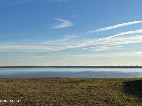 118 N Shore Dr, Merry Hill, NC 27957