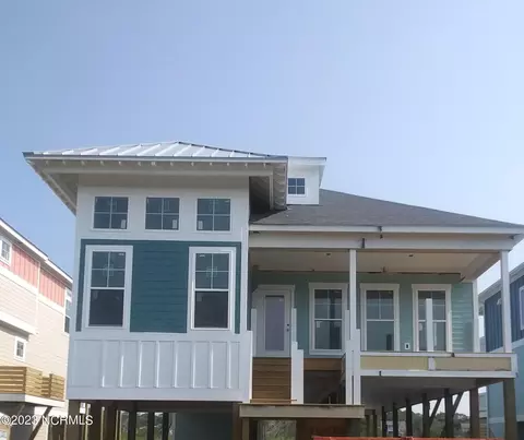 512 W Pelican Dr, Oak Island, NC 28465