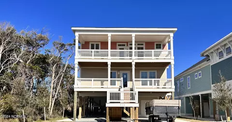 514 W Pelican Dr, Oak Island, NC 28465
