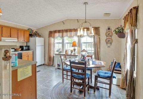 1017 Easterly Dr SW, Supply, NC 28462 photo 7