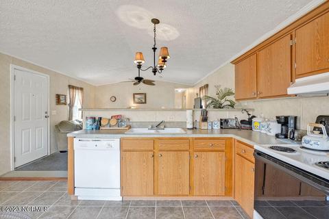 1017 Easterly Dr SW, Supply, NC 28462 photo 13