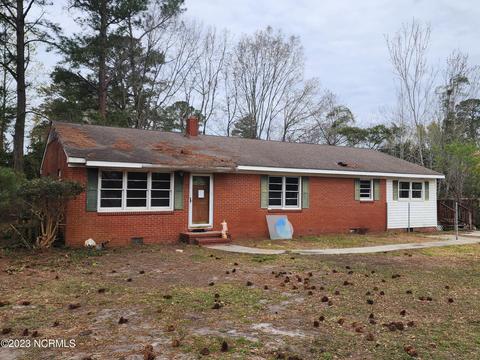 77 N Gooden St, Clarkton, NC 28433