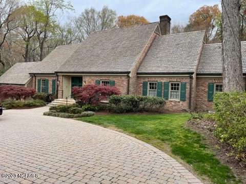 1200 Brookside Dr NW, Wilson, NC 27896 photo 2