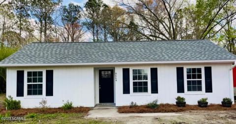 8664 Mary Slocum Rd SW, Watha, NC 28478