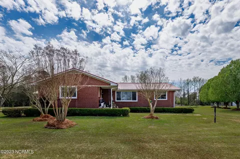660 Nc 111, Chinquapin, NC 28521