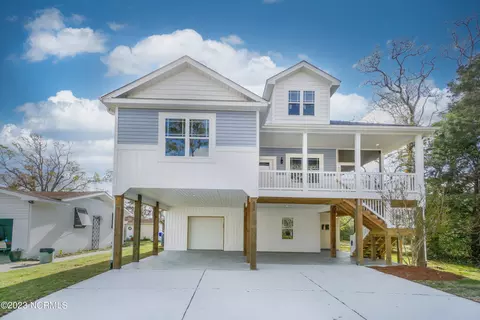 326 NE 59th St, Oak Island, NC 28465