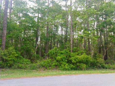907 Crooked Creek Dr, New Bern, NC 28560