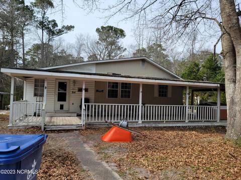 205 Sandridge Rd, Hubert, NC 28539
