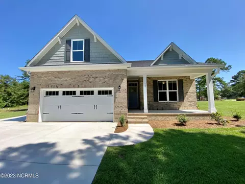 18 Richmond Dr, Rocky Point, NC 28457