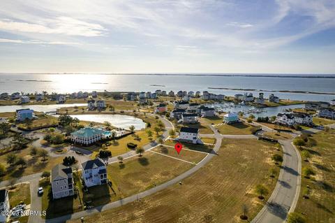 516 Cannonsgate Dr, Newport, NC 28570