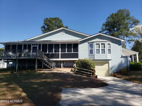 2430 Bella Coola Rd, Lake Waccamaw, NC 28450