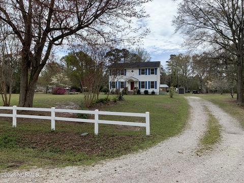 183 Lake Arthur Dr, Bogue, NC 28570