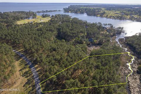 239 Ocracoke Dr, Oriental, NC 28571
