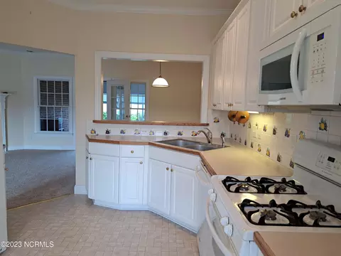 208 Willows Ct, Washington, NC 27889 photo 6