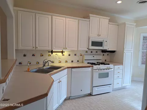 208 Willows Ct, Washington, NC 27889 photo 8