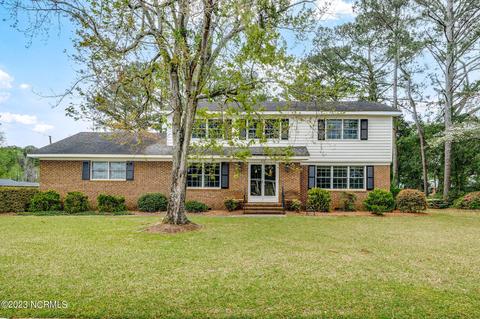 616 Onslow St, Wallace, NC 28466