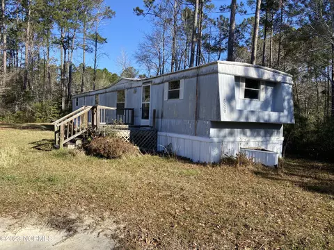 686 S Windward Dr SW, Supply, NC 28462