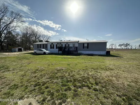 20428 Traders Rd, Laurel Hill, NC 28351